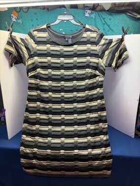 Sharagano Black and Cream Short Sleeve Textured Dress. 20W
